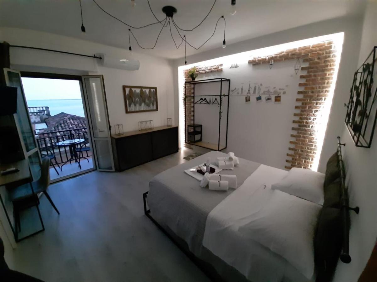 Dame Crotone Bed & Breakfast Exterior photo
